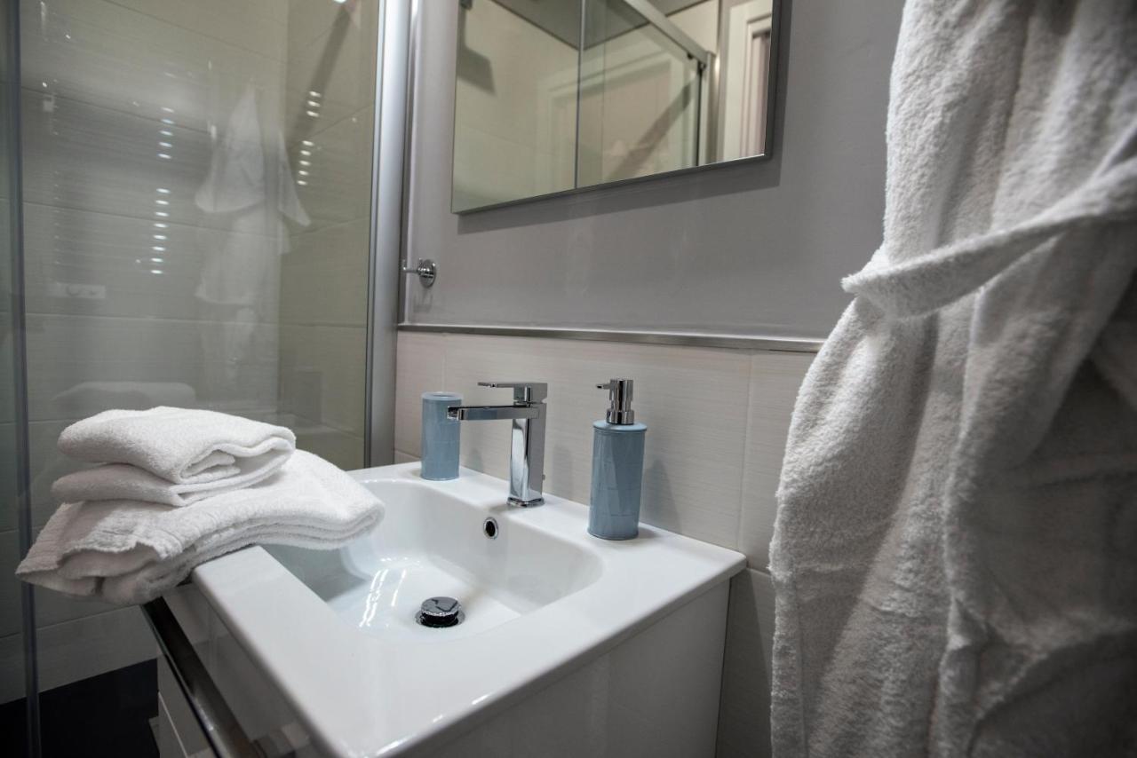 Trevi Luxury Maison Rome Bagian luar foto