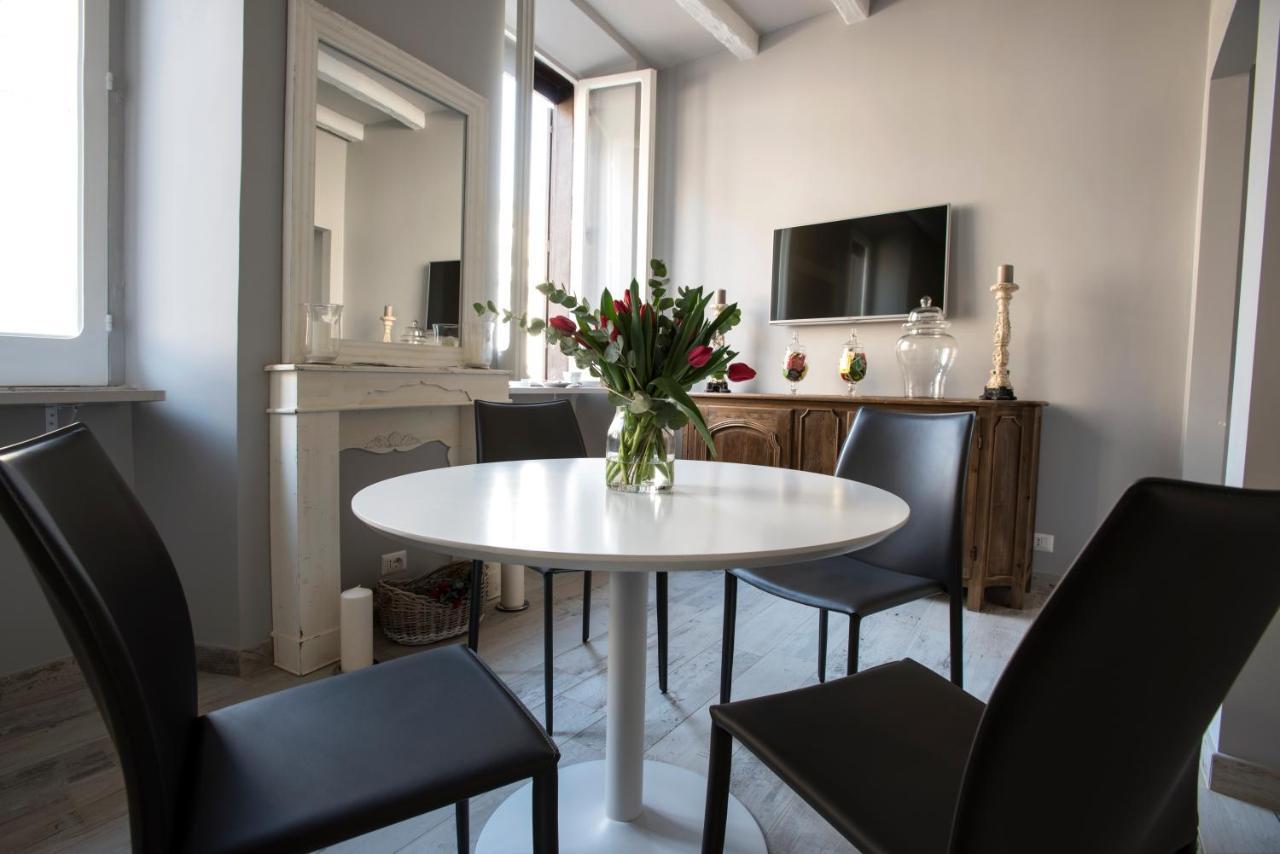 Trevi Luxury Maison Rome Bagian luar foto