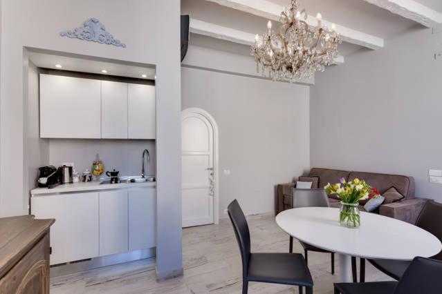Trevi Luxury Maison Rome Bagian luar foto